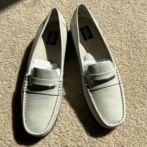 Hush Puppies leather cream loafer size 10 M excellent condition